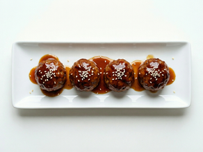 Albóndigas de bonito del norte en salsa teriyaki en robot de cocina