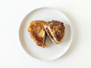 Torrijas rellenas de chocolate con leche