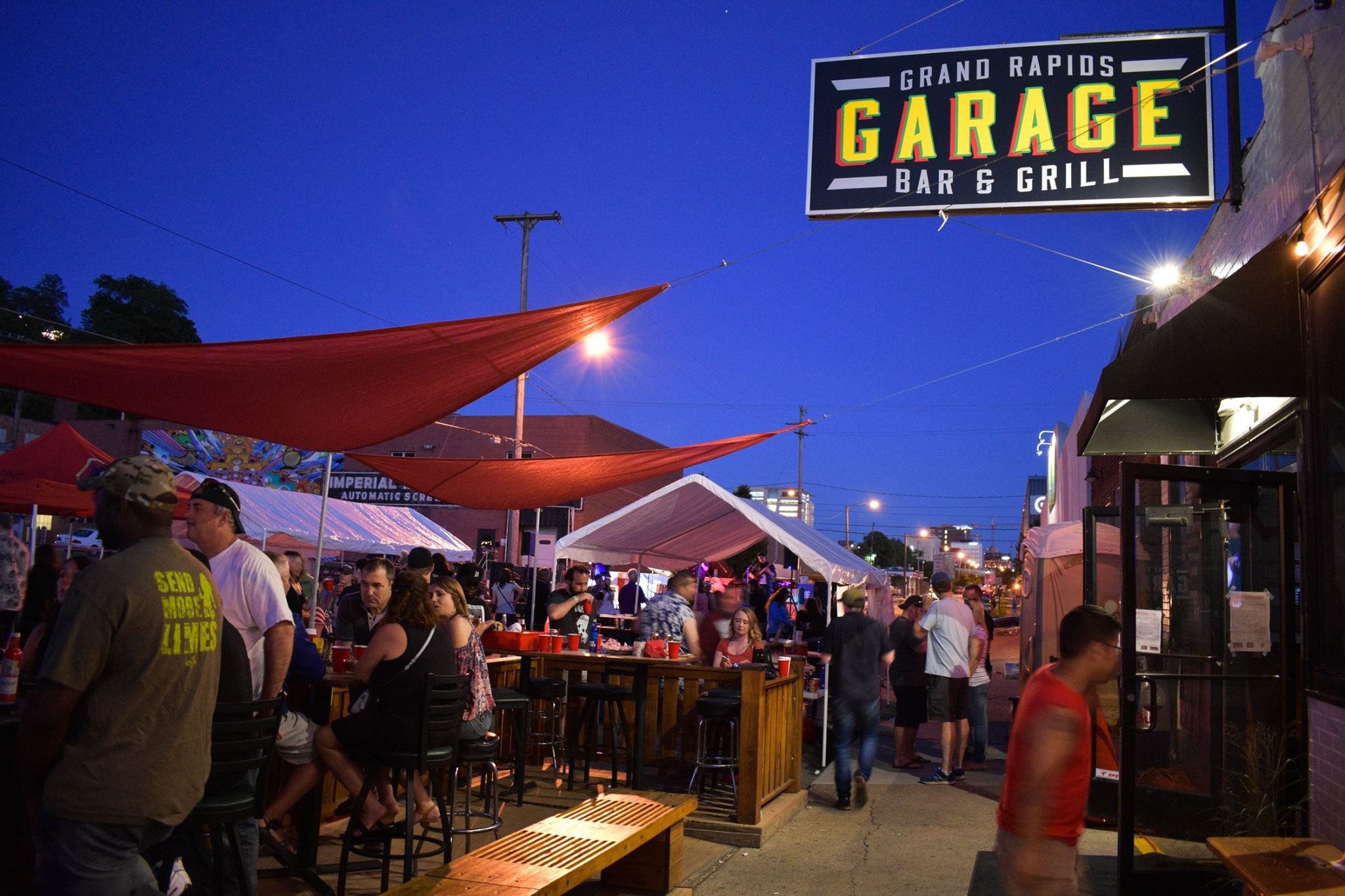 Drag Brunch GR GARAGE BAR 2PM