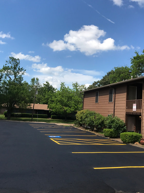 driveway and parking lot sealcoating