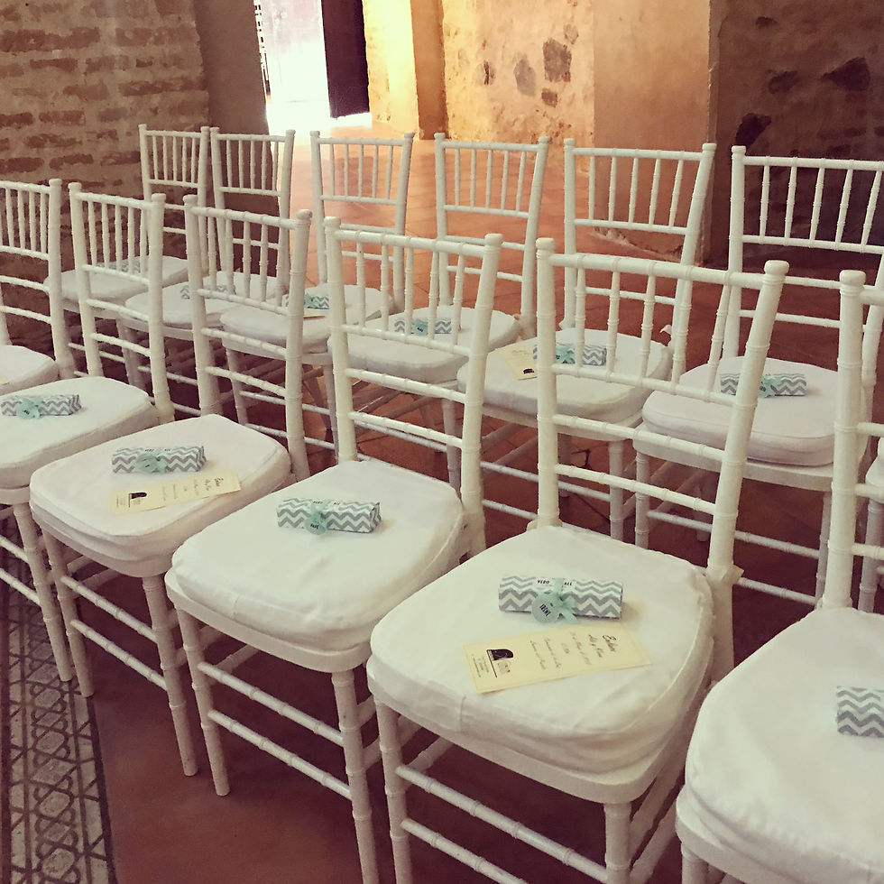 LauraSaiz,Detalles testigos