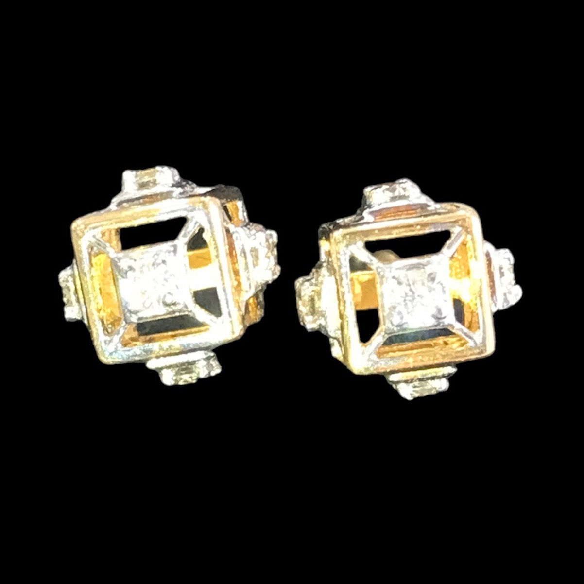 Charismatic delightful brilliant cut cube natural diamond stud earrings_1