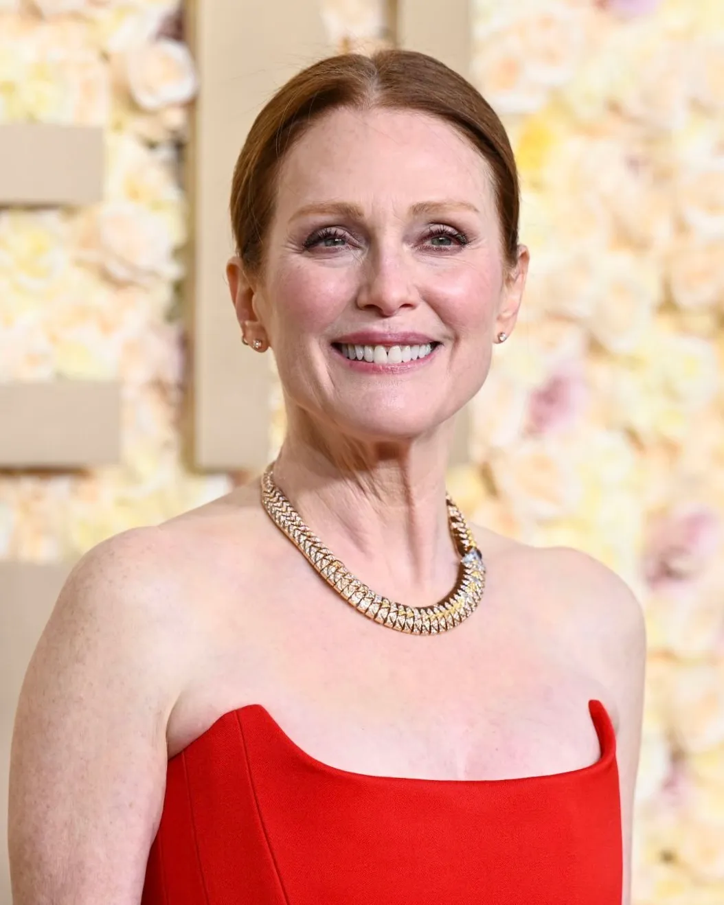 Julianne Moore in Cartier