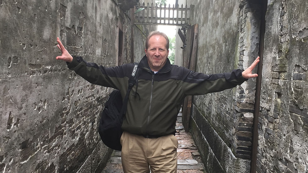 Dirk Ebener is the founder and creator behind the Food Blogger Journey website, drawing on over 40 years of international travel across more than 60 countries.