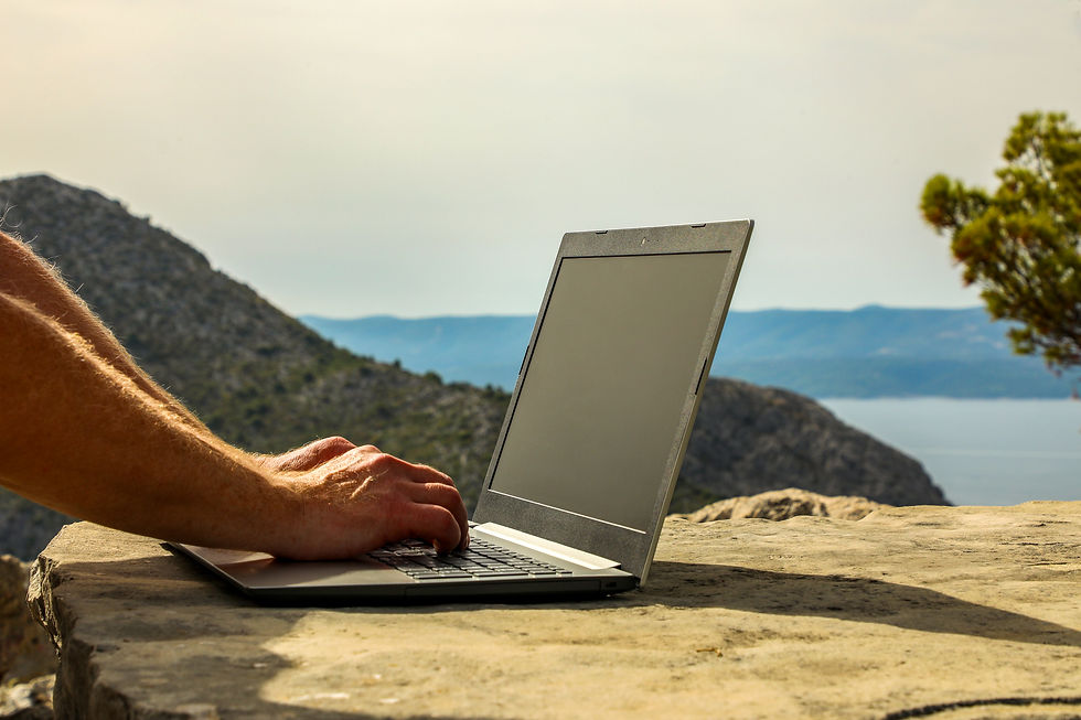 Travel Technology for Solo Travelers: What You Really Need to Stay Connected, Secure, and Backed Up.