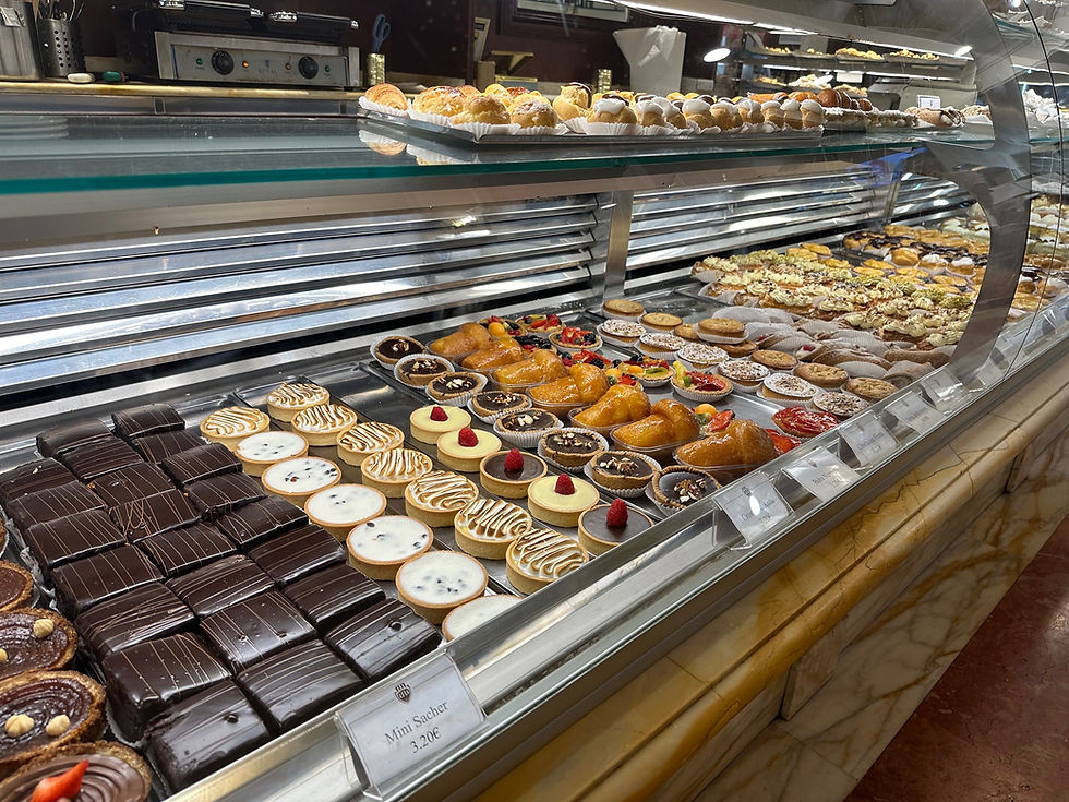 Bar Nannini (Siena): Famous for its espresso and traditional Sienese sweets, this café blends old-world charm with local life.