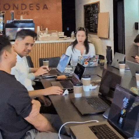WhatsAppVideo2025-08-10at17.54.36-ezgif.com-optimize (1).gif
