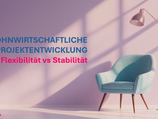 Moderner Wohnraum mit blauem Sessel und Stehlampe vor rosa Wand â Visualisierung zur wohnwirtschaftlichen Projektentwicklung mit Fokus auf FlexibilitĂ€t vs. StabilitĂ€t â PrĂ€sentationsmotiv der APARTMENTHELDEN