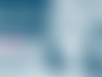 Eine Illustration eines modernen Büros in Blautönen. Im Vordergrund stehen die Schriftzüge „Company Account“ und „A+“. In der Mitte ist die Silhouette einer Person am Schreibtisch zu sehen. Das pinke Wort „MEMBER“ sowie das Logo der APARTMENTHELDEN sind deutlich hervorgehoben.