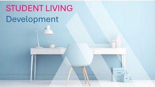 Helles, minimalistisches Studentenapartment mit weißem Schreibtisch, blauer Wand und moderner Lampe, daneben Aufbewahrungsboxen; Text „Student Living Development“.