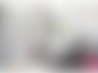 Modern eingerichtetes Apartment in Florenz mit Blick auf helle Räume, komfortable Sitzgelegenheiten und stilvolle Architektur.