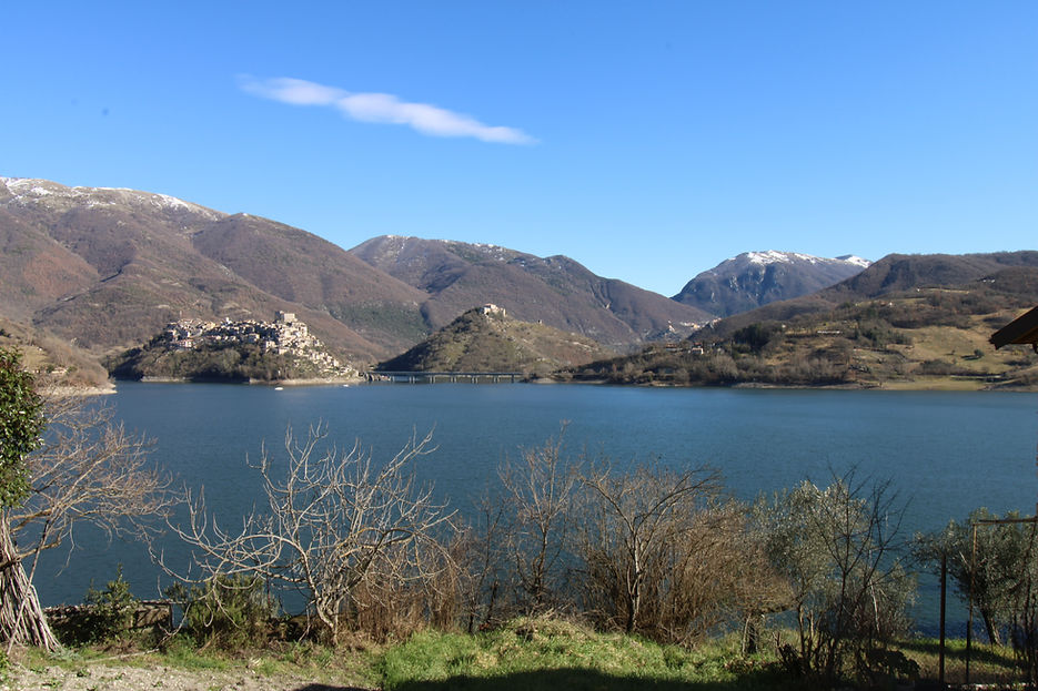 lago del turano_room47_3.jpg