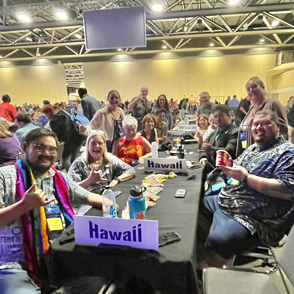 Delegates at the Hawai‘i table, where business happens! 