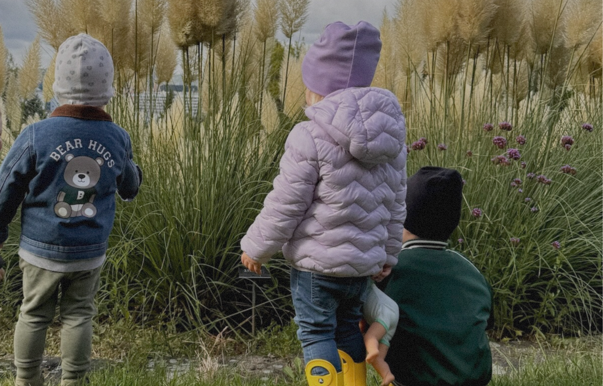 dětská skupina Montessori – dítě od 18 měsíců při hře s pomůckami