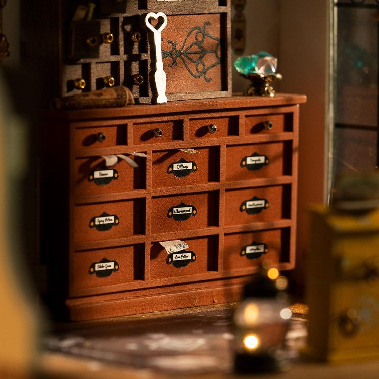 Miniaturbild: Rolife | Kiki's Magic Emporium - Miniatur-Zauberladen - DG155 | DIY-Bausatz