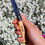 Miniature : Opinel n°06 dans la main fond fleurs