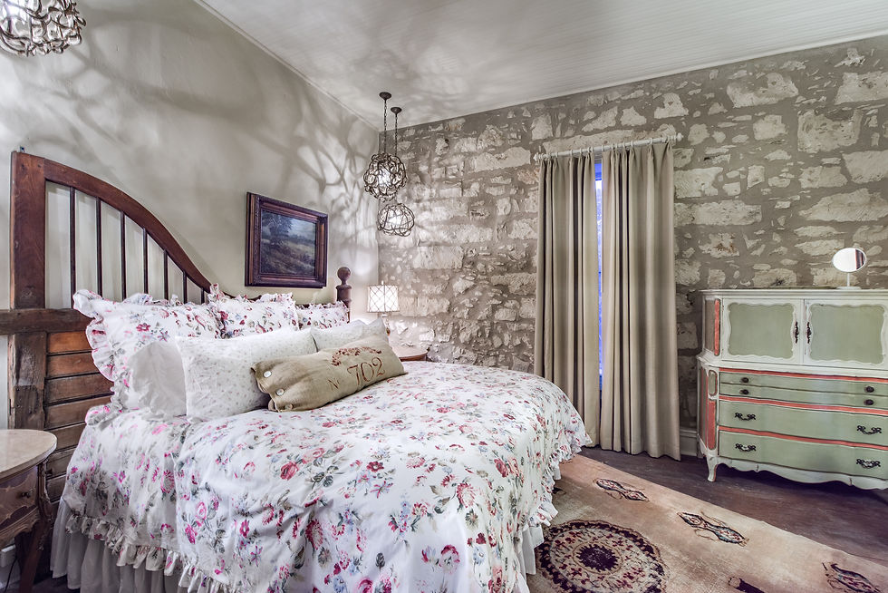 shopkeepers inn king bedroom 1