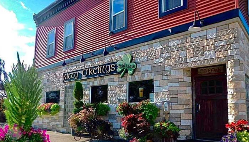 kitty-oreillys-irish-pub-sturgeon-bay-restaurant-outside-building.jpg