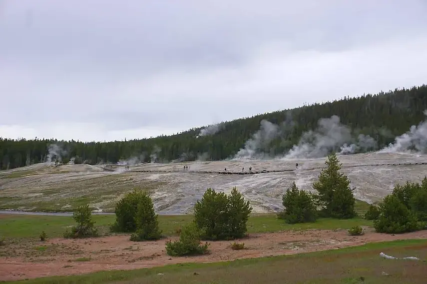upper-geyser-basin-yellowstone-960x640.jpg.webp