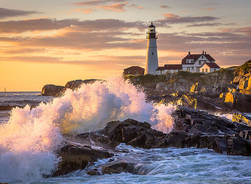 the-wave-portland-head-lighthouse-benjamin-williamson.jpg