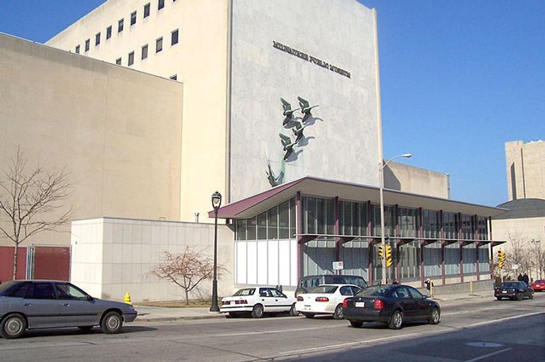 milwaukee museum.jpg
