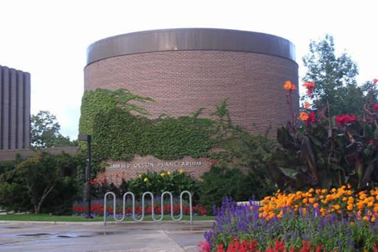 Manfred-Olson-Planetarium-640x427.jpg