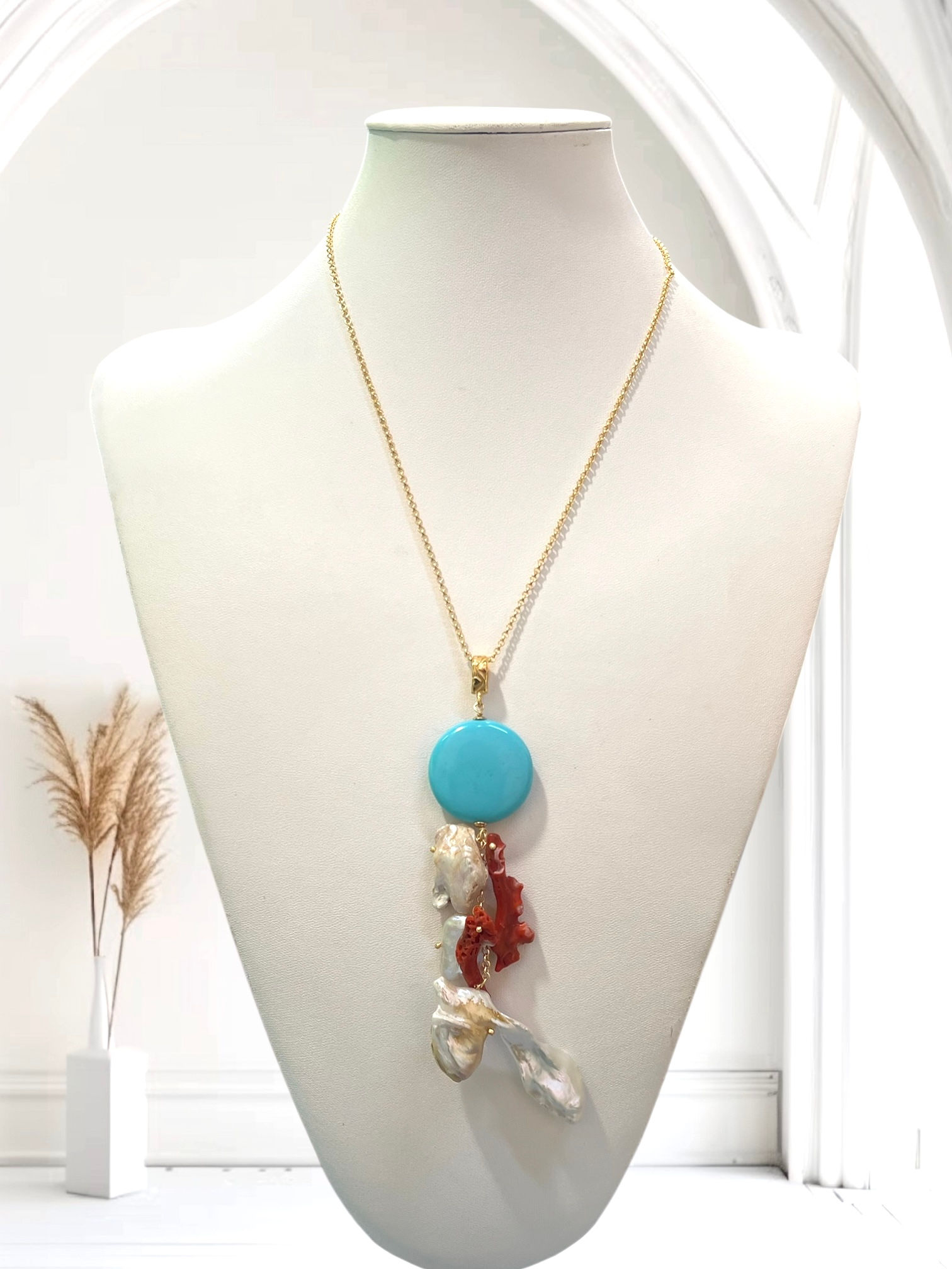 Collana con pendente bottone pasta di turchese.