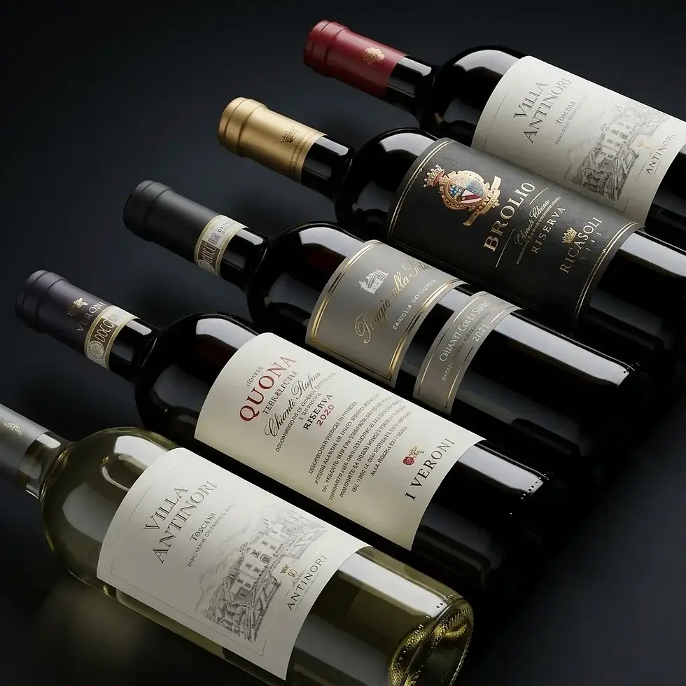 Miniaturbild: Toskana Entdecker Paket Flaschen in Nahaufnahme nebeneinander liegend hochwertige Weine aus der Toskana