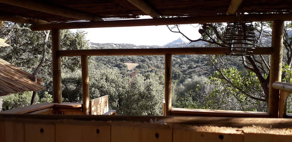 Vue de la salle d'eau de la tente glamping
