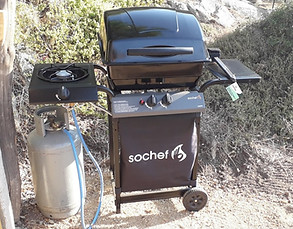 BBQ a gaz a disposition pour la tente glamping la Bedula