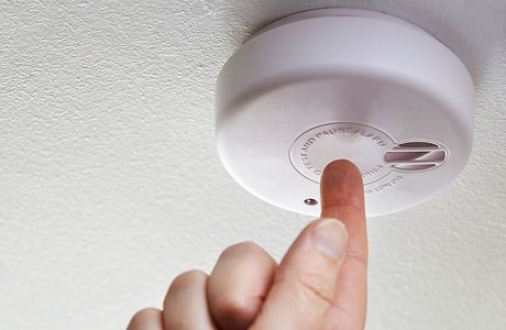 The-Best-Smoke-Detector-for-Hearing-Loss