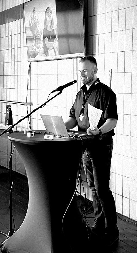 Max Halbig bei einem Vortrag über Kfz-Sachmängelhaftung und Schulungen für Autohäuser.