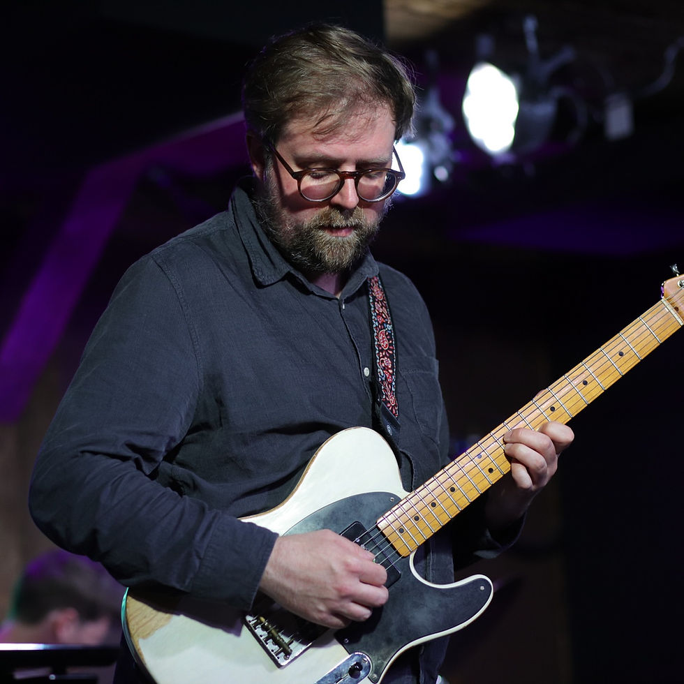 Mike Lorenz (solo guitar) at Vault Brewing Company (Easton)
