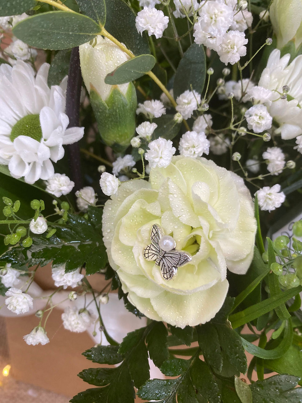 Thumbnail: Bereavement arrangement with candle