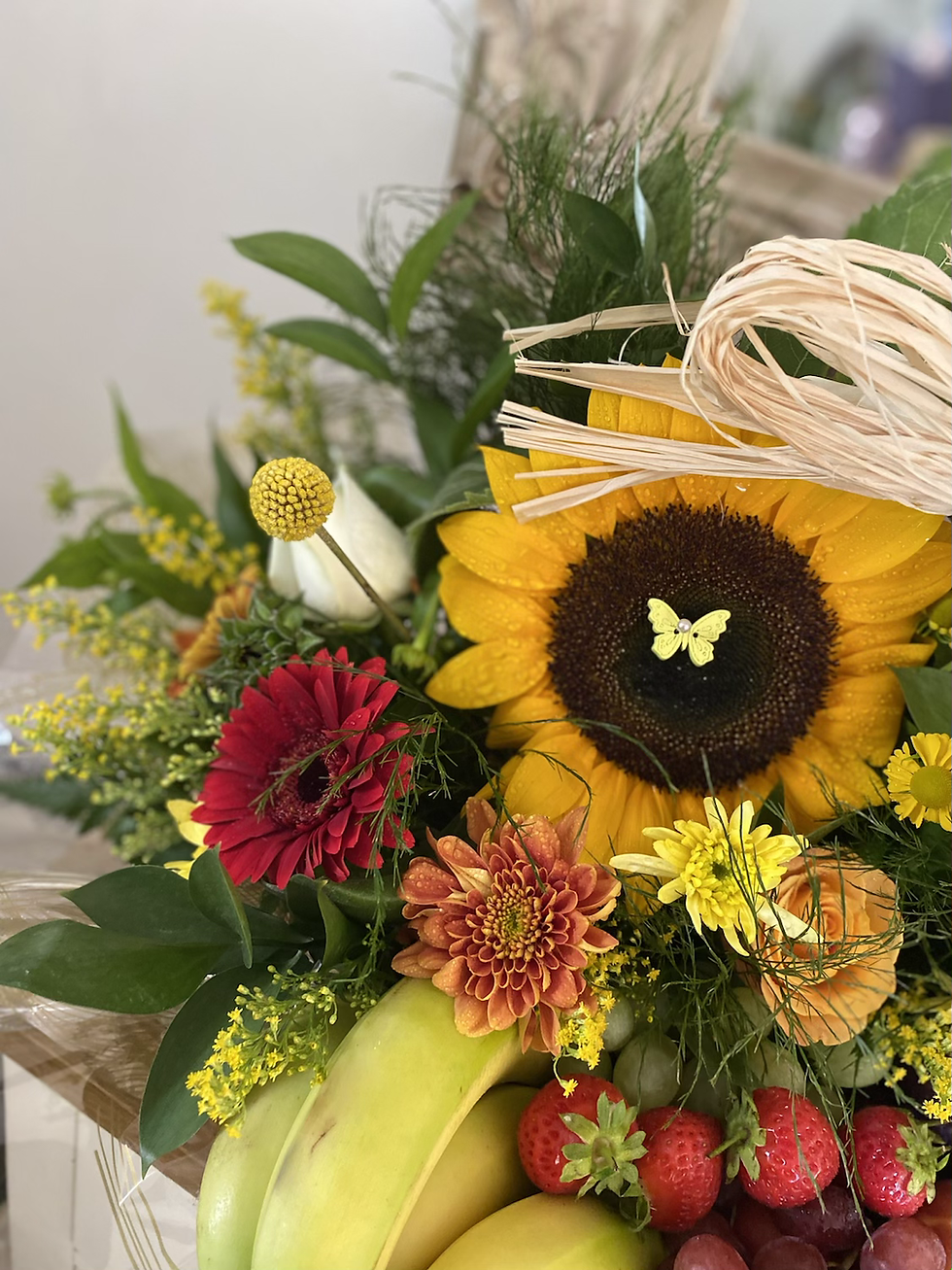 Thumbnail: Fruit and flowers