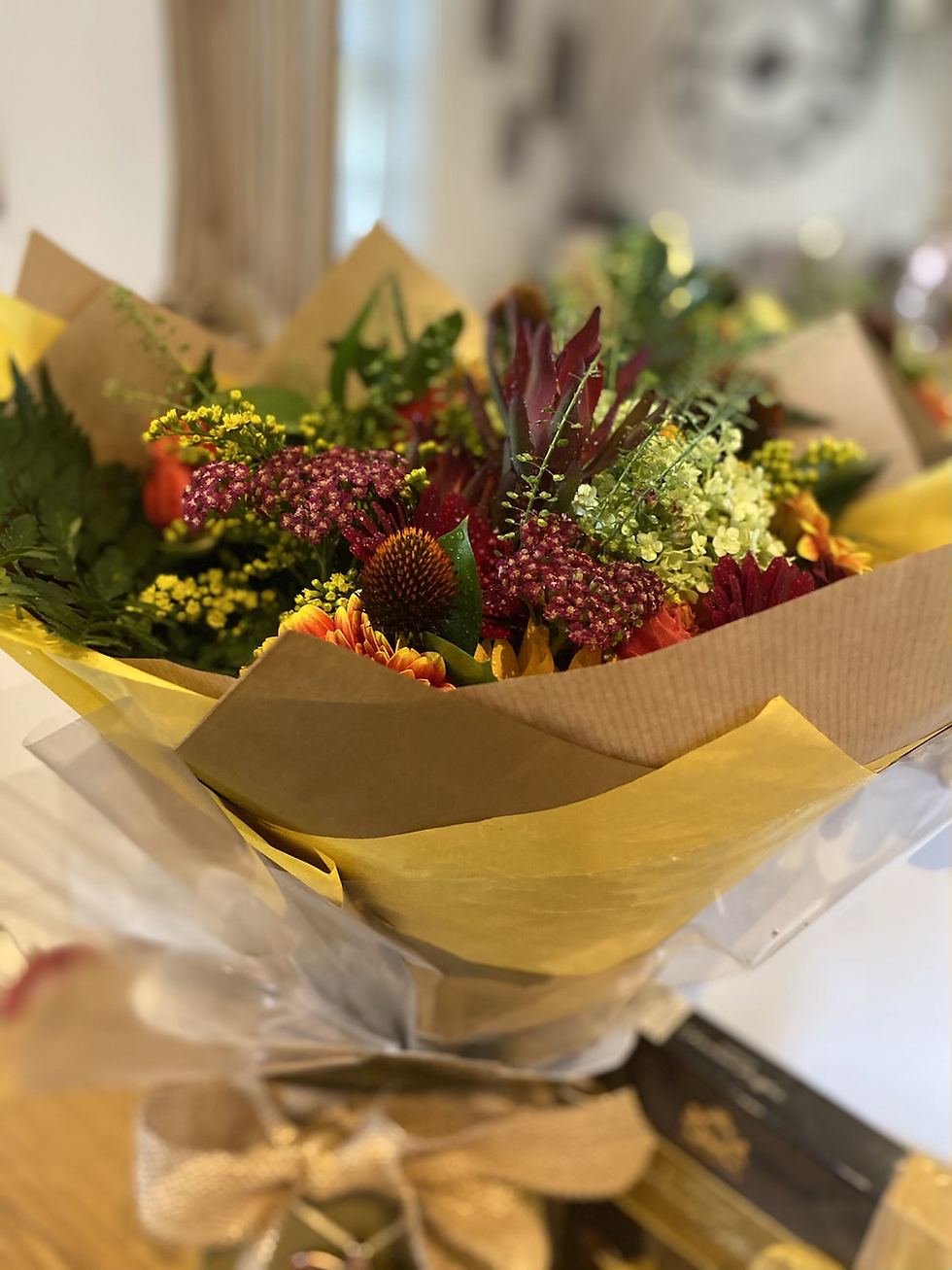 Thumbnail: Boxed bouquet with chocolates 