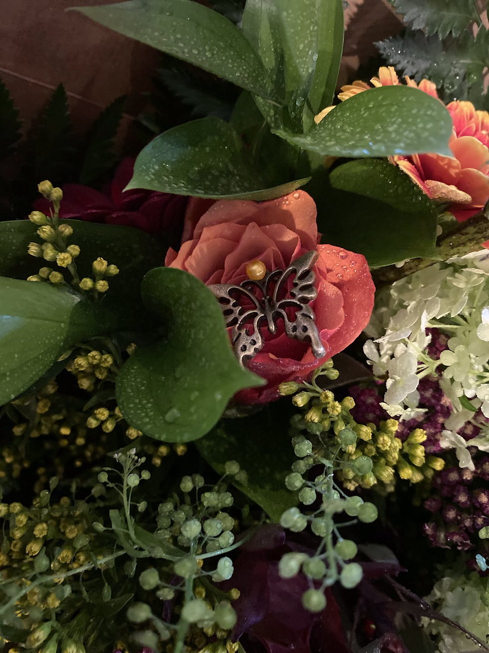 Thumbnail: Boxed bouquet with chocolates 