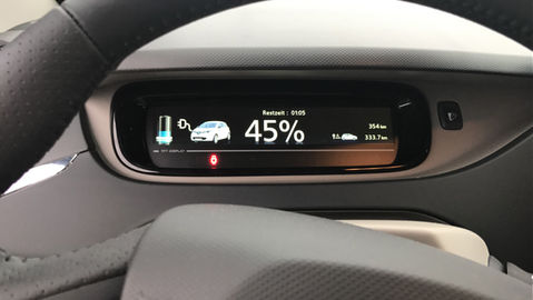courier car electric renault zoe cockpit