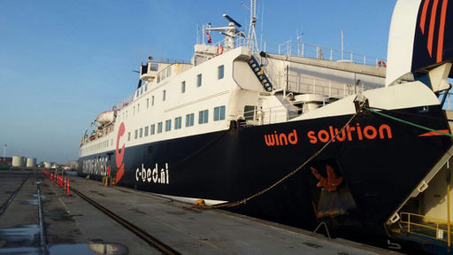 Frachtschiff Wind Solution im Trockendock
