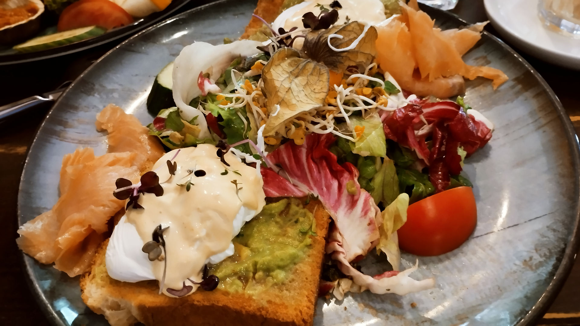 BERLIN. Mauna Kea - Frühstück Benedict mit Räucherlachs