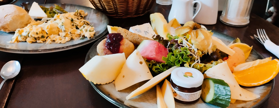 BERLIN. Mauna Kea - Käsefrühstück mit Ruhreier