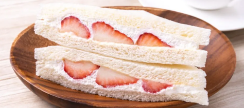 A strawberry cream "sandwich"