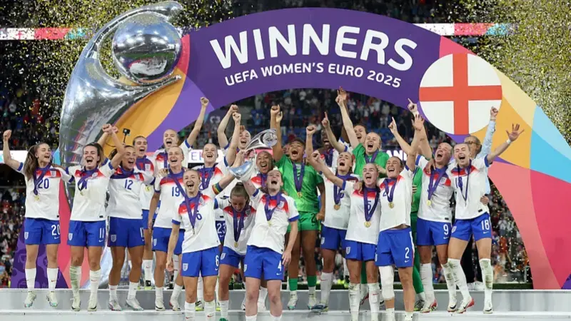 The English team lift the trophy
