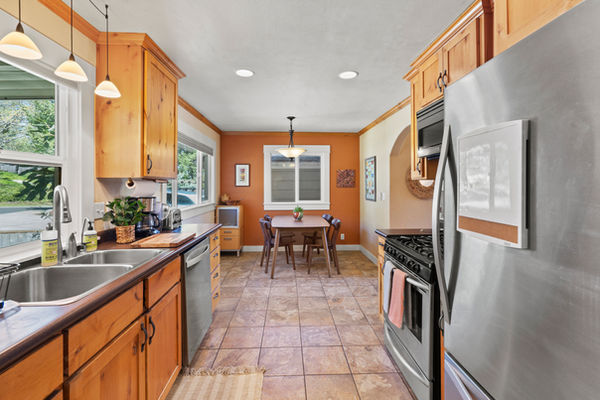 696 Liberty kitchen:dining.JPG