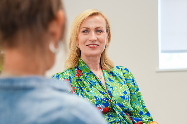 Iwona Ogodazi delivering one-to-one session