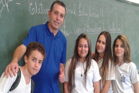 VEREADOR MILTON NERY NETO VAI À ESCOLA E DÁ ENTREVISTA AOS ALUNOS DA EQUIPE DO JORNAL FALA
SÉRIO! –
