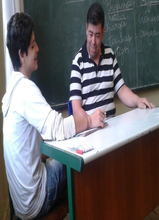 PROF. FÁBIO ALEXANDRE, COORDENADOR GERAL DA ESCOLA ERNESTA DÁ ENTREVISTA AO JORNAL