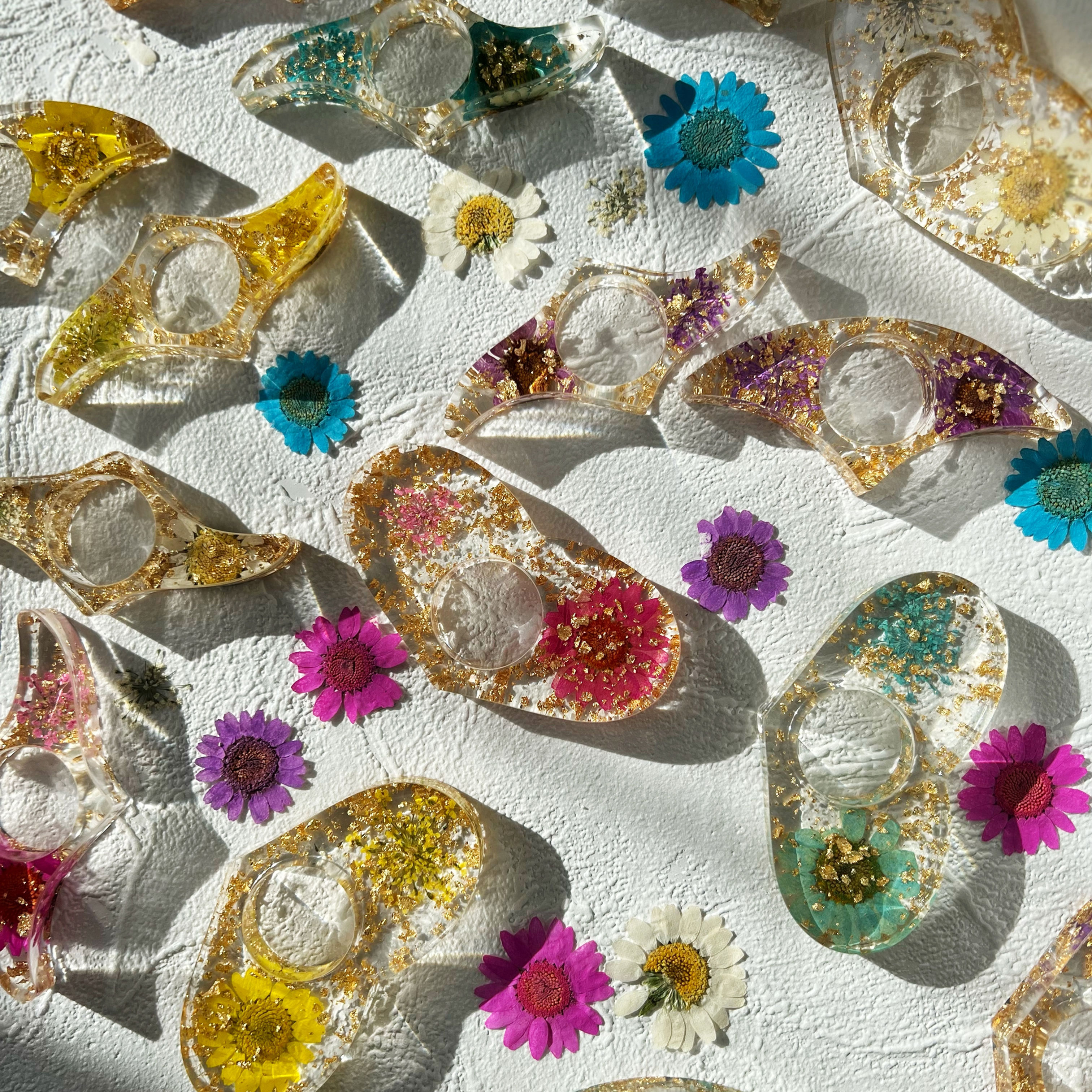 Porte-page en résine avec fleurs séchées - Bague de lecture fleur