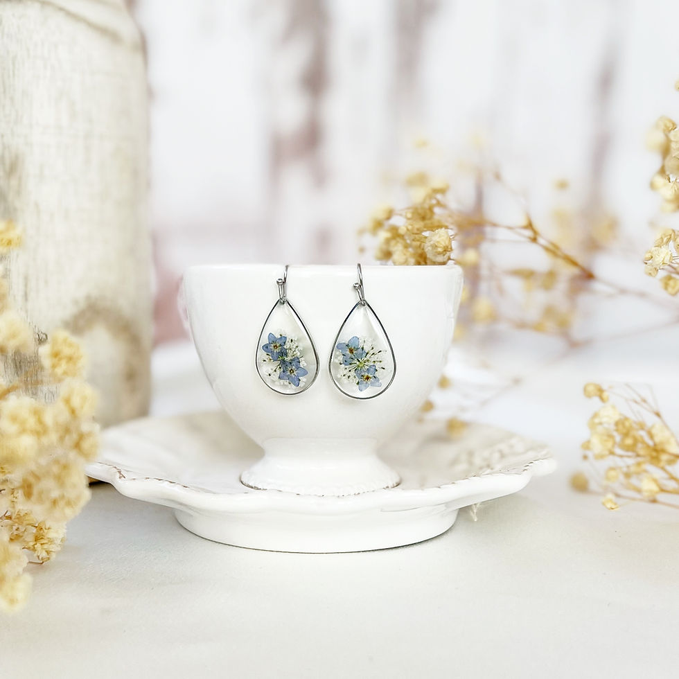 Miniature : Betty - Boucles d’oreilles en résine incrusté de fleurs séchées goutte d'eau