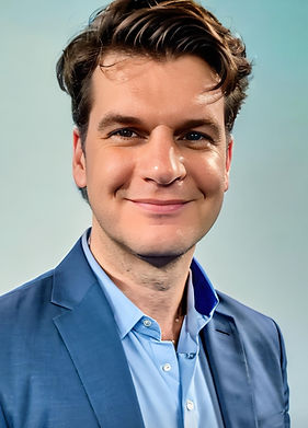 Chris Edwards headshot_edited.jpg